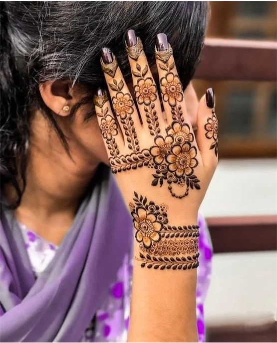 Vibrant Spread Using Overlay Back Hand Mehndi Design Vibrant Spread Using Overlay Back Hand Mehndi Design